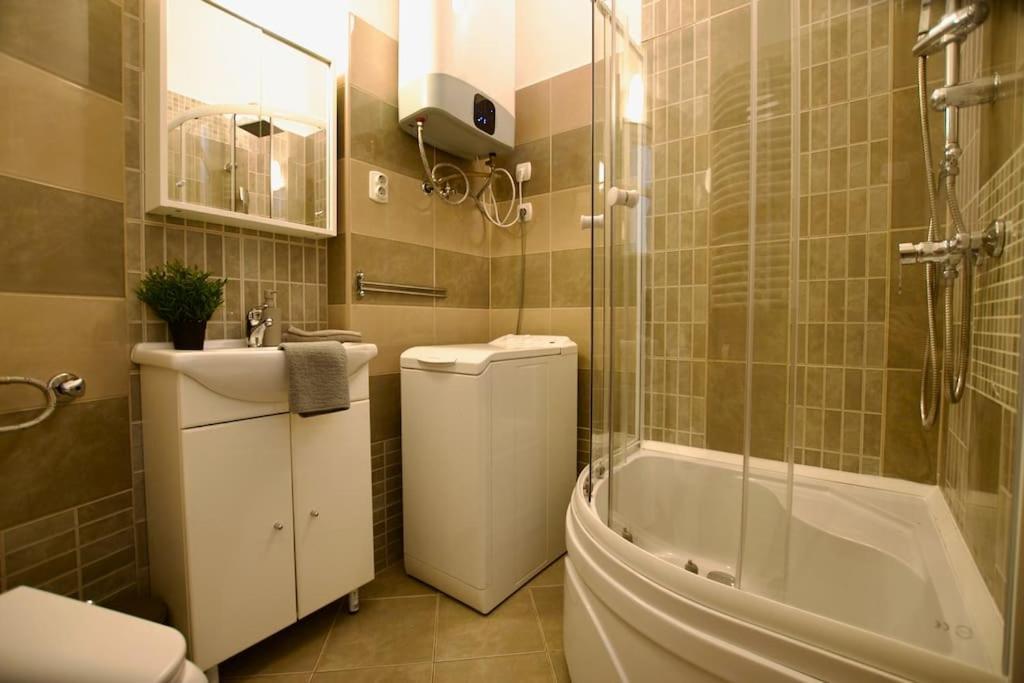 Standard By Hi5- Aranykez Apartmán Budapešť